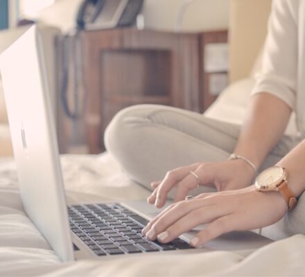 Handy Applications that Assist in Essay Writing
