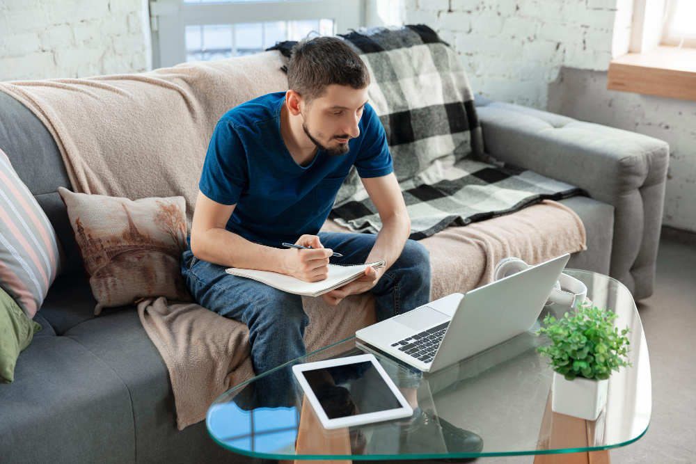 4 Pitfalls of Using AI Essay Writer & How to Avoid Them