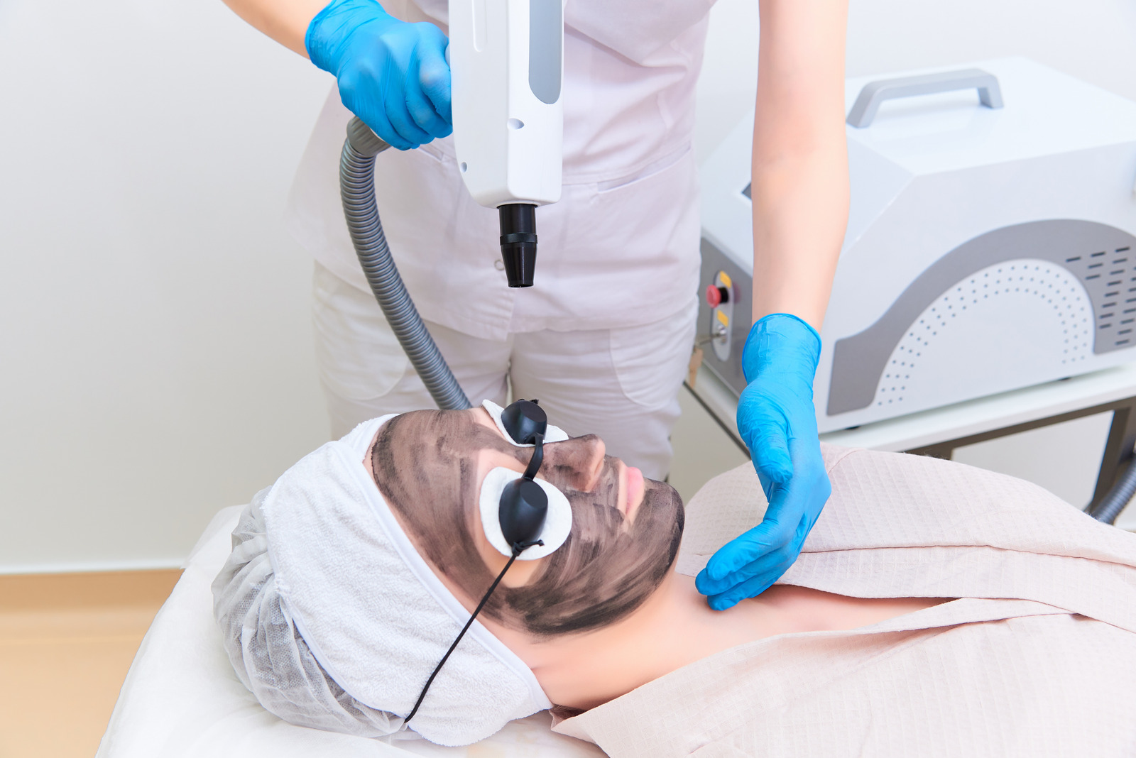 What are the Benefits of Laser Treatment for Acne Scars?